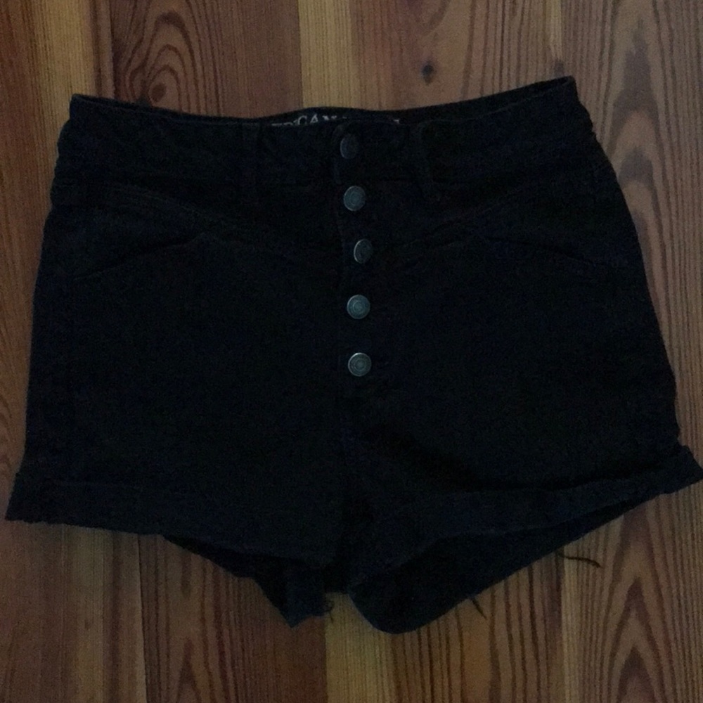 AE HIGH WAISTED GENTLY WORN BLACK SHORTS